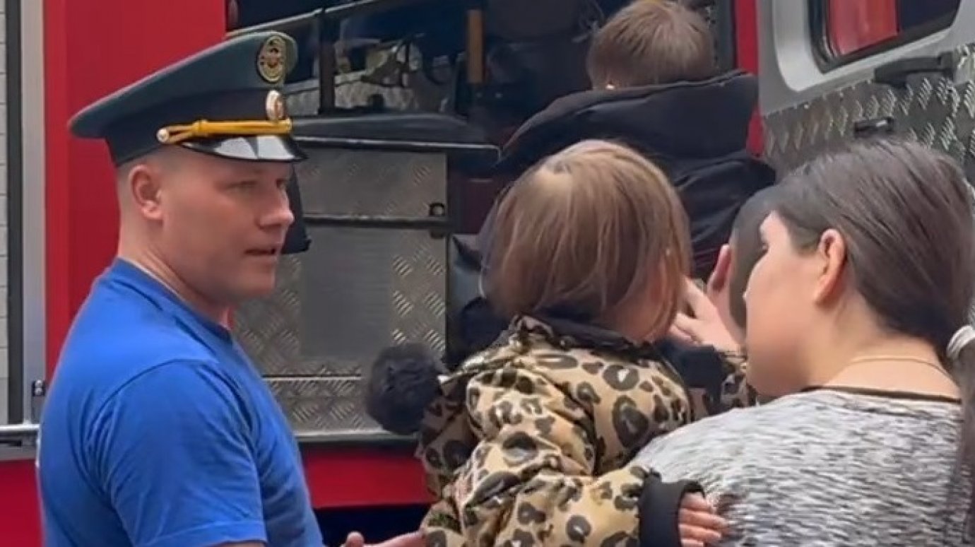 В Пензе пожарные спасли из дома на Ульяновской 15 человек