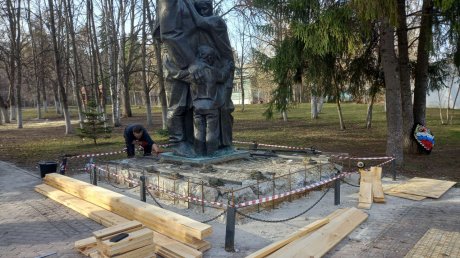 Памятник «Проводы» в Пензе начали восстанавливать