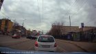 На улице Суворова водитель BMW развернулся через две сплошные