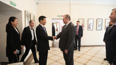 Олег Мельниченко и Чжао Ган обсудили межрегиональное сотрудничество