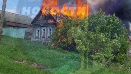 В селе Русский Ишим загорелся частный дом