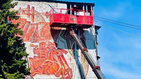 В Пензе восстановили мозаичное панно с Лениным