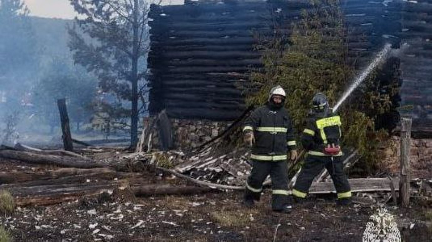 В Городищенском районе огонь уничтожил 2 дома и 2 постройки