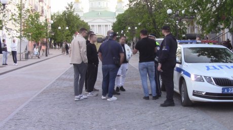 Сотрудники ГИБДД занялись парковщиками на Московской