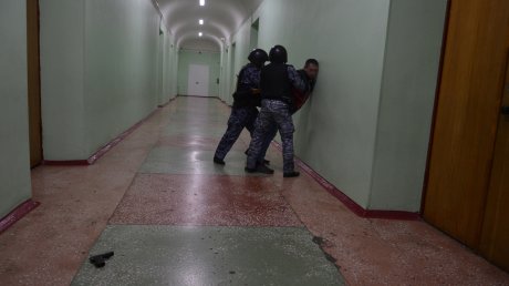 В Пензе в гимназии № 1 задержали человека, пронесшего «бомбу»