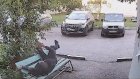Россиянин приземлился ровно на скамейку после падения с высоты и попал на видео