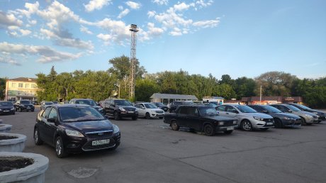 Платная парковка на Привокзальной площади вновь подверглась критике