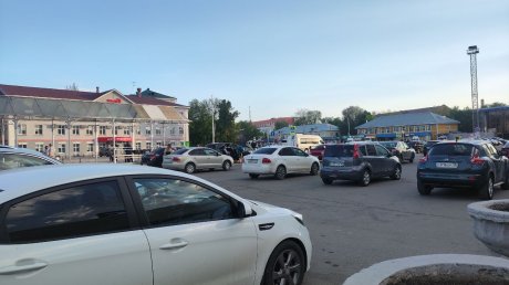 Платная парковка на Привокзальной площади вновь подверглась критике