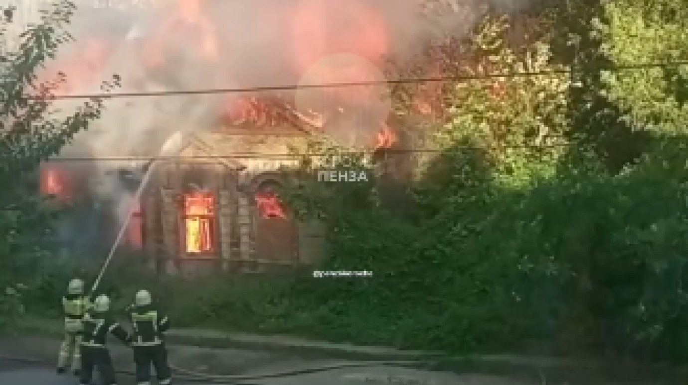На улице Гладкова в Пензе сгорело историческое здание