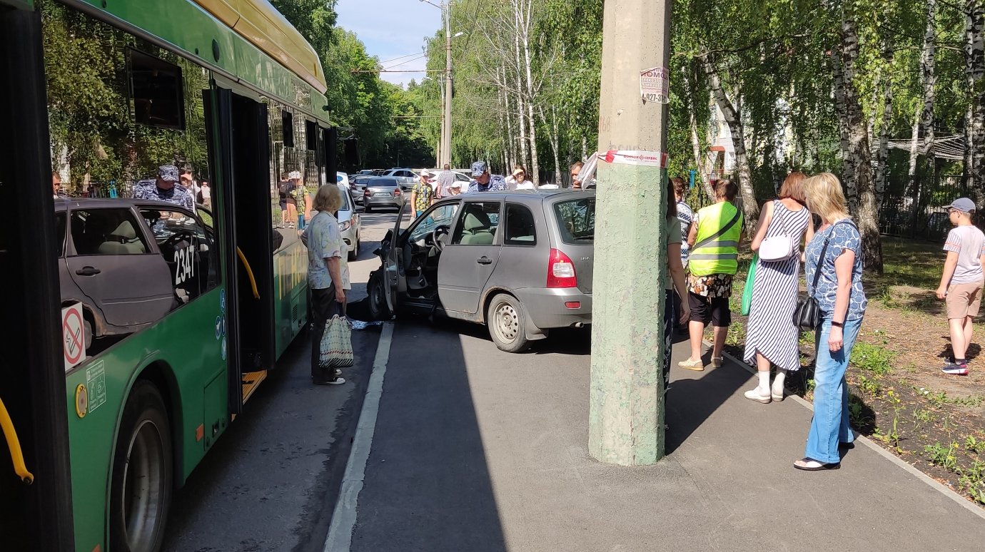 В ГАИ рассказали о пострадавших в массовом ДТП на ул. Попова