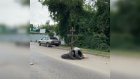 Россияне придумали необычный способ избавиться от ямы на дороге