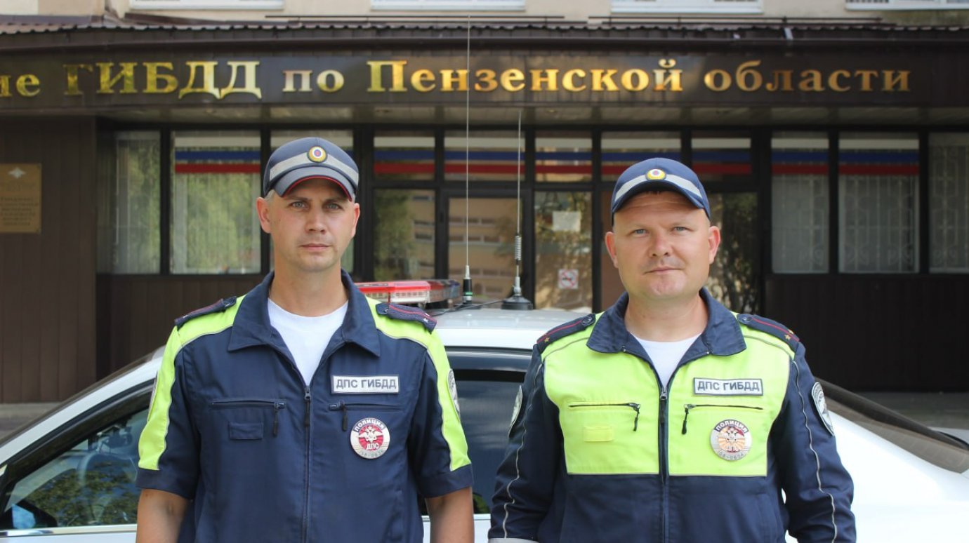 В Мокшанском районе инспекторы помогли водителю с болью в сердце