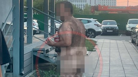 Пензенцев шокировал голый мужчина с игрушкой из секс-шопа