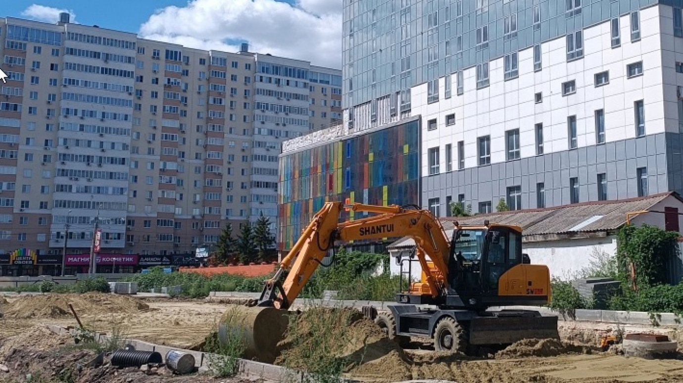 В Пензе приступили к укладке дорожного полотна в районе цирка