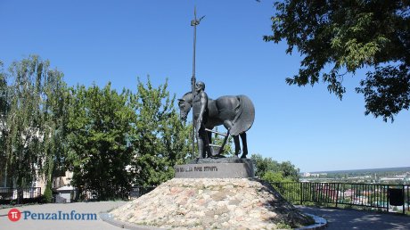 На ограждение и подсветку памятника Первопоселенцу уйдет почти 8 млн