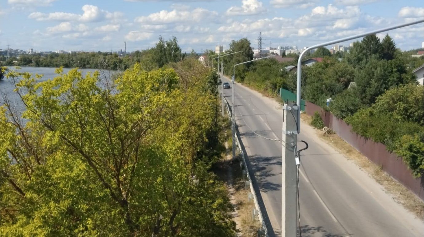 На улице Долгой в Пензе начали монтировать светильники