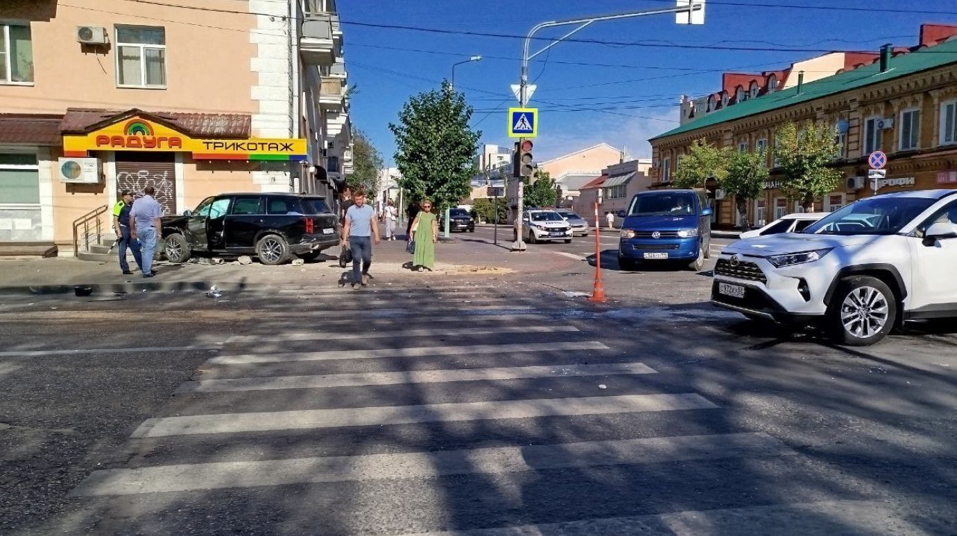 В ДТП с 2 машинами в центре Пензы пострадала девушка