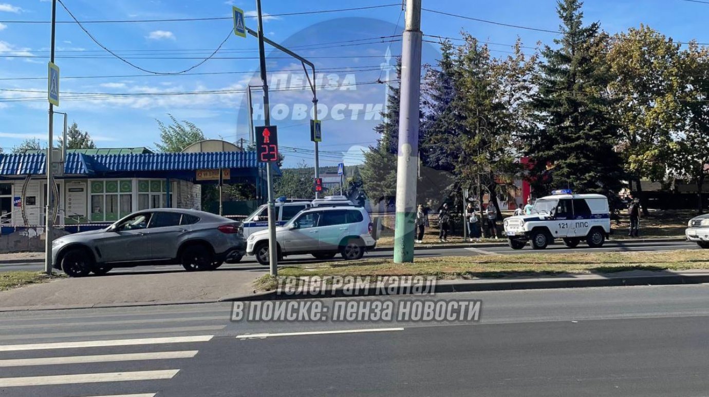 В Пензе оцепили остановку общественного транспорта