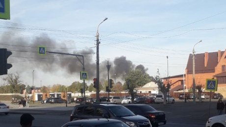 В районе набережной в центре Пензы загорелась баня