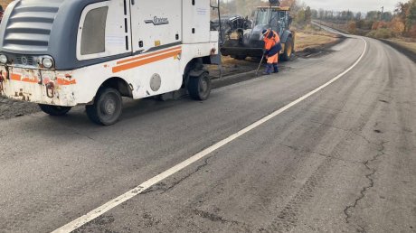 Между трассой Р-208 и р. п. Беково чинят дорогу