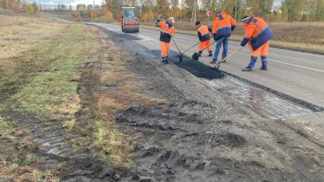 Между трассой Р-208 и р. п. Беково чинят дорогу