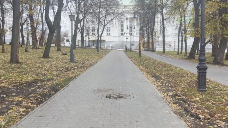 На дорожке в Лермонтовском сквере обрушилась плитка