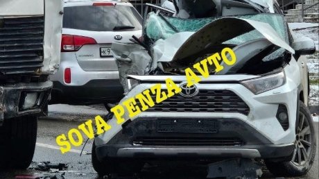 В Ахунах юный водитель Toyota врезался в спецтехнику