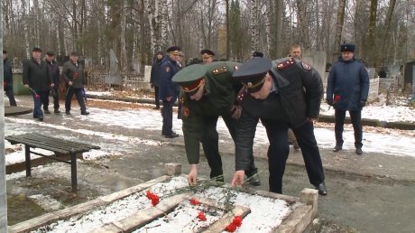 В Пензе полицейские почтили память погибших коллег