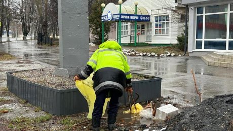 В Пензе илососы откачивают воду с затопленных улиц