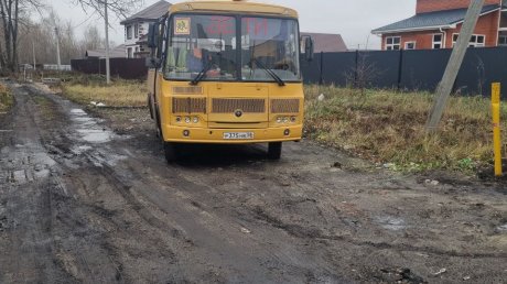 В Заре водители школьных автобусов нарушают правила парковки