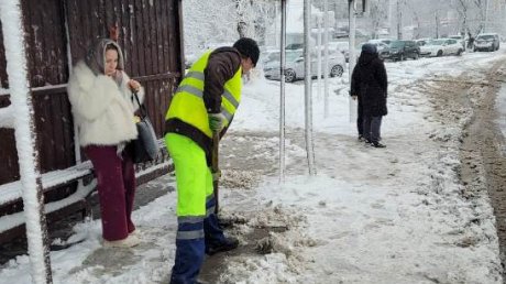 Улицы Пензы от снега чистят 97 машин и 129 человек