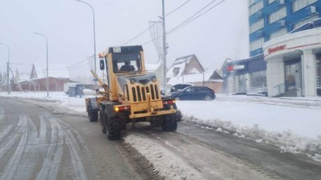 Улицы Пензы от снега чистят 97 машин и 129 человек