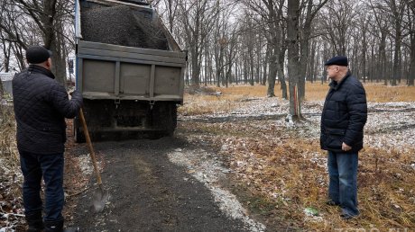 Вадим Супиков помог с ремонтом дороги к дому на ул. Кошевого