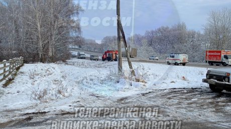 Вблизи трассы М-5 в Бессоновском районе загорелся дом