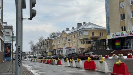 Пензенцы продолжают парковаться на улице Кураева