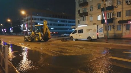 Половина Пензы осталась без воды из-за утечки на Суворова