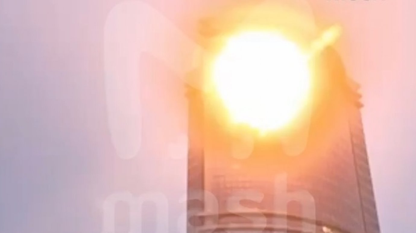 ВСУ массово атаковали элитные высотки в Казани. Прицельный удар по жилым домам попал на видео