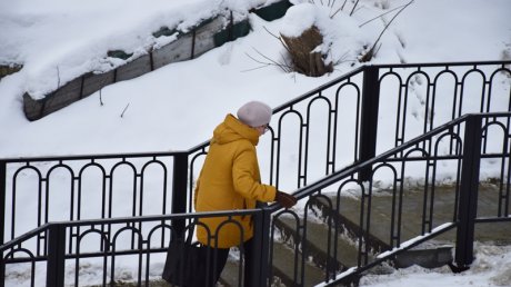 В Пензе закончился монтаж перил лестницы у памятника Первопоселенцу