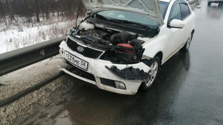 В Городищенском районе на мосту столкнулись Ford и Kia