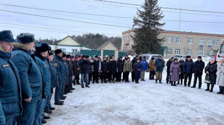 В Шемышейке почтили память ветерана МЧС, погибшего на СВО