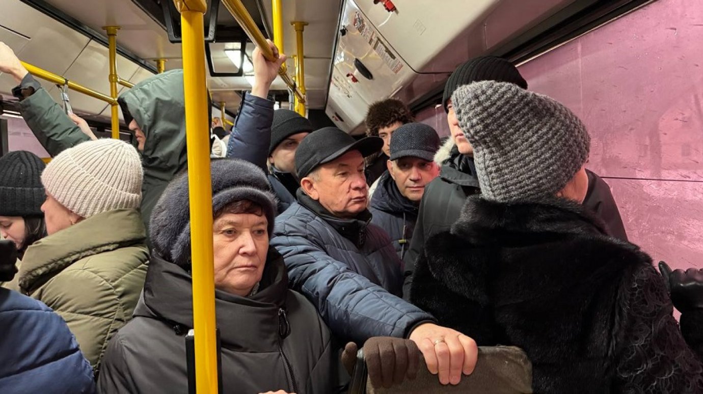 Министр транспорта в час пик проехал на автобусе от конечной до конечной