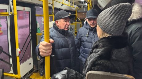 Министр транспорта в час пик проехал на автобусе от конечной до конечной