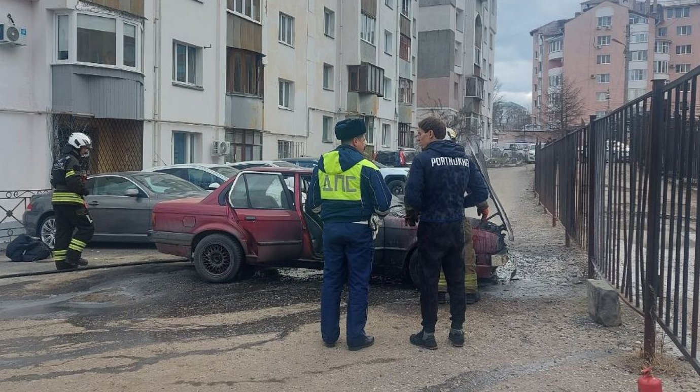 На улице Кирова в Пензе вспыхнул автомобиль BMW