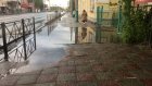 В центре Пензы люди рискуют жизнью из-за лужи на тротуаре