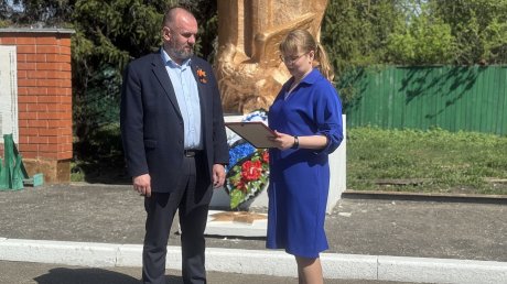 Сотрудники «Т Плюс» реставрировали памятник воину-победителю в Вазерках