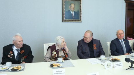 Губернатор встретился с фронтовиками - почетными гражданами Пензы