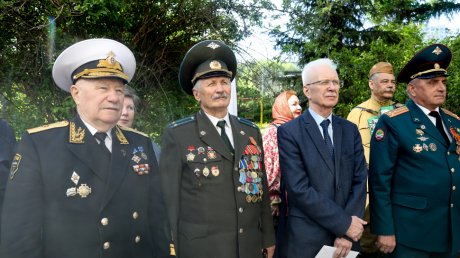 Олег Мельниченко лично поздравил ветерана с 80-летием Победы