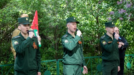 Олег Мельниченко лично поздравил ветерана с 80-летием Победы