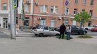 На ул. Володарского ВАЗ угодил в образовавшийся в асфальте провал
