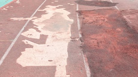 Дорожки на стадионе «Первомайский» пока останутся без ремонта